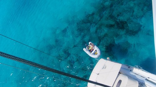 Anchored over the ’Bimini Road’ © Ian & Andrea Treleaven